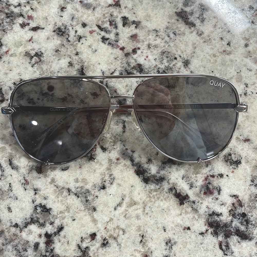 High key Quay sunglasses! No scratches